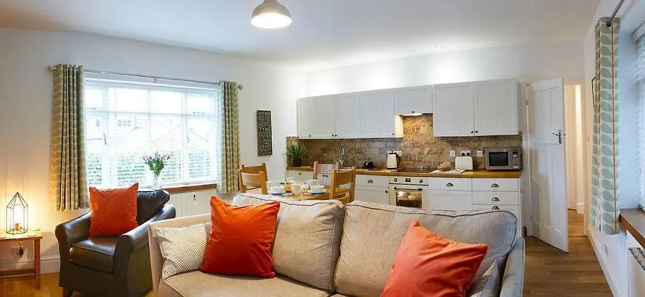 Beach Approach Cottage - 30 Steps From Beach - Luxury House With Covered Table Tennis - Netflix Smart Tv Filey 0*,  Storbritannien